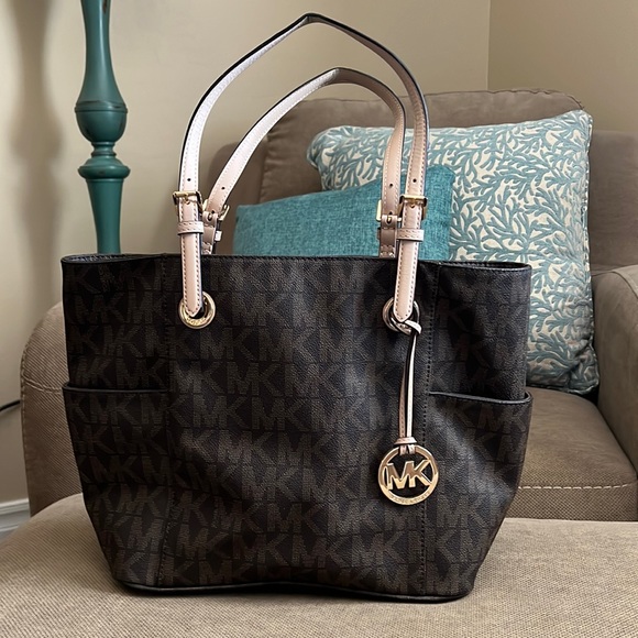 Michael Kors Handbags - Michael Kors signature tote